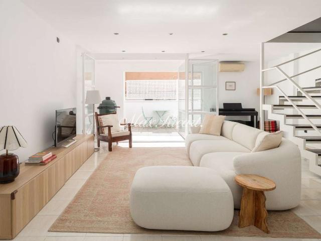 Dúplex en venta en Barcelona, Vila de Gràcia. Dúplex en Gràcia con terraza, 3 dormitorios y 2 baños 118 m. Dúplex.