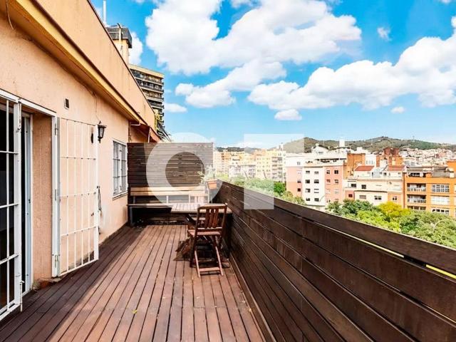 Dúplex en venta en Barcelona, Vilapicina Torre Llobeta. ÁTICO DÚPLEX DOS TERRAZAS VISTAS ESPECTACULARES ÚLTIMA PLANTA TOTALMENTE EXTERIOR 3 HABITACIONES GRAN SALÓNCOMEDOR CON CHIME. Dúplex.