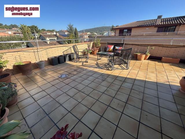 Dúplex en venta en Begues. BEGUES CENTRO. DUPLEX perfecto estado con terrazas y zona comunitaria. Dúplex.