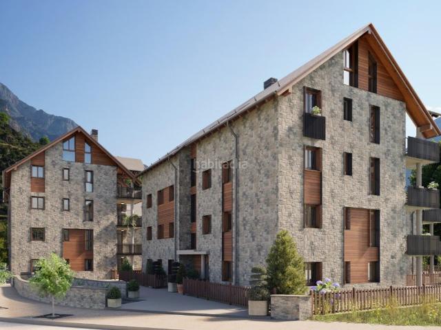 Dúplex en venta en Benasque. Dúplex de obra nueva con jardín y terraza en el Valle de Benasque garaje incluido. Dúplex.