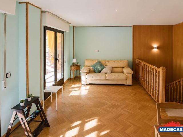 Dúplex en venta en Brunete. Dúplex con terraza, jardín privado, garaje y piscina en Brunete. Dúplex.