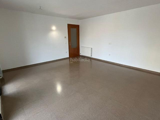 Dúplex en venta en Breda. DUPLEX CON TERRAZA Y PLAZA DE PARKING EN VENTA EN BREDA INVERSIÓN CON INQUILINO. Dúplex.