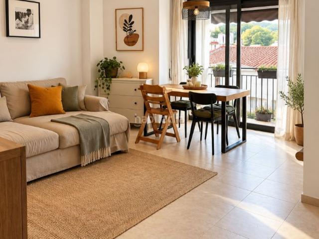Dúplex en venta en Gelida. Ático dúplex con terraza privada, luz y vistas a la montaña en Gelida. Dúplex.