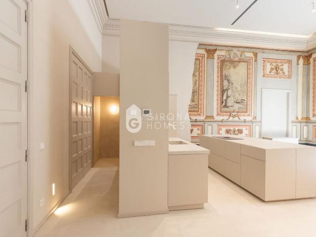 Dúplex en venta en Girona, Centre Barri Vell. Espectacular piso en la Casa Berenguer, edificio catalogado del siglo XVI. Dúplex.