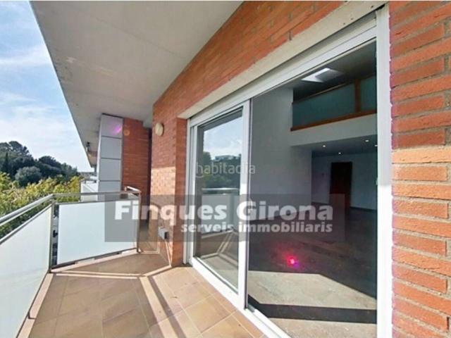 Dúplex en venta en Girona, Eixample Sud Migdia. DÚPLEX PARKING EN VENTA EN AV. LLUIS PERICOT ALQUILADO. Dúplex.