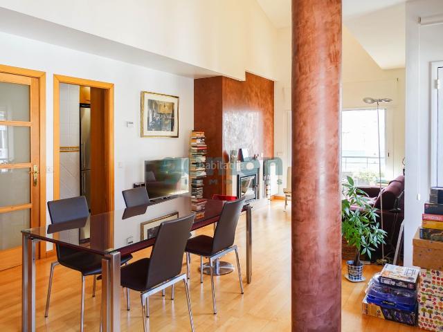 Dúplex en venta en Girona, La Devesa. DÚPLEX ESQUINERO EN LA DEVESA. 2 HABITACIONES Y ESTUDIO ABIERTO. Dúplex.
