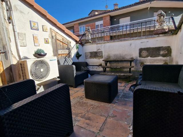 Dúplex en venta en Gironella. Dúplex amplio en el centro de Gironella con terraza, buhardilla y calefacción por suelo radiante. Dúplex.