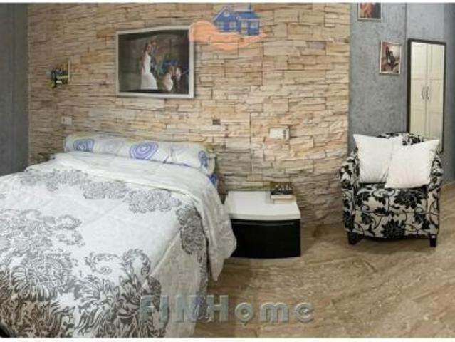 Dúplex en venta en Dos Hermanas, Sevilla. Amplio adosado de 4 dormitorios, 3 baños, patio y cochera