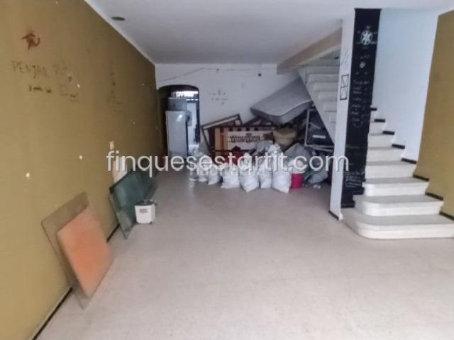 Dúplex en venta en Estartit, L´Estartit Poble Costa Brava. Apartamento TRIPLEX para reformar con terraza de 20m2. Dúplex.