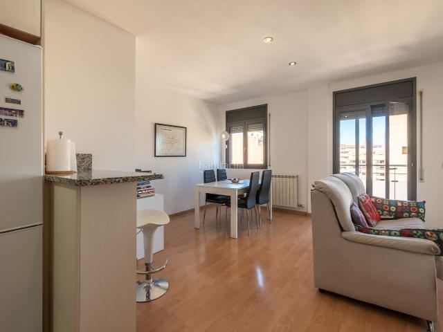 Dúplex en venta en Figueres, Creu de la Mà. Tu primer hogar te espera en Figueres Dúplex moderno en Creu de la Mà 2009. Dúplex.