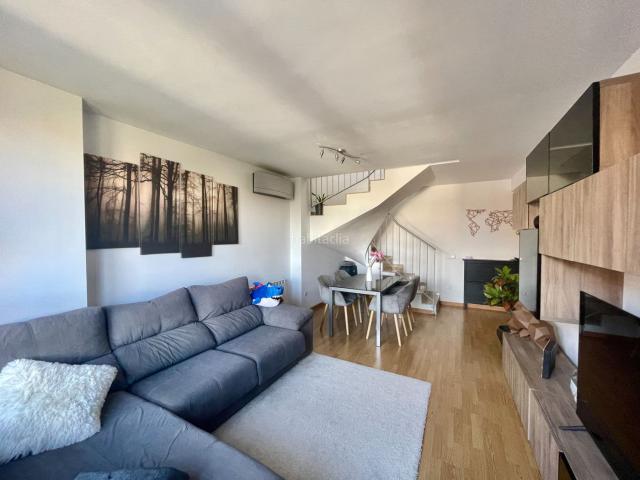 Dúplex en venta en Figueres, Creu de la Mà. Bonito y Luminoso duplex con piscina comunitaria. Dúplex.