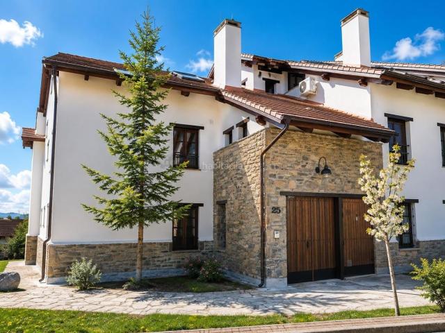Dúplex en venta en Jaca, Poblaciones Norte. Exclusiva Casa Adosada en Las Lomas de Badaguás Jaca. Dúplex.