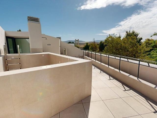 Dúplex en venta en Jaén, La Salobreja. Dúplex con terraza, piscina privada y vistas espectaculares Residencial Alameda de Adolfo Suárez. Dúplex.