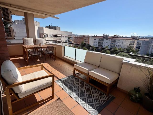 Dúplex en venta en Olesa de Montserrat. ESPECTACULAR DÚPLEX EN ZONA PRIVILEGIADA DE OLESA DE MONTSERRAT, CON 4 HABITACIONES, TERRAZA Y PARKING. Dúplex Olesa de.