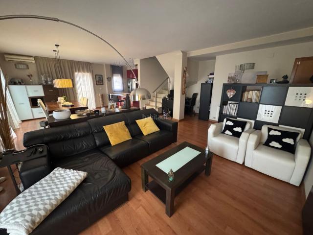 Dúplex en venta en Llagostera. HERMOSO DÚPLEX EN VENTA EN LLAGOSTERA!. Dúplex.