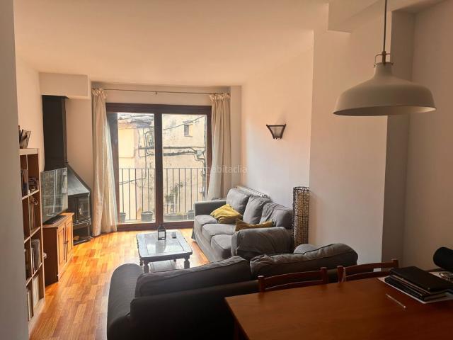Dúplex en venta en Molló Pirineos. Dúplex encantador i lluminós al centre de Molló. Dúplex.