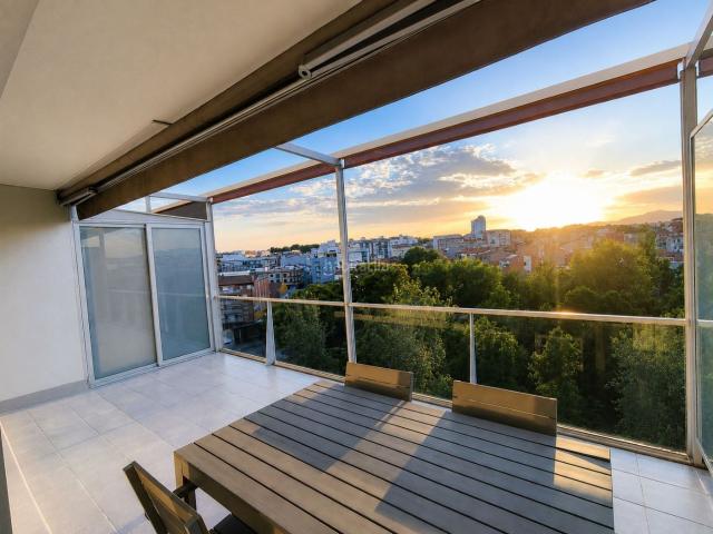 Dúplex en venta en Mollet del Vallès, Estació de França. Exclusivo ático dúplex en Mollet del Vallés de 230m2 con cuatros terrazas y vistas abiertas. Dúplex Mollet del.