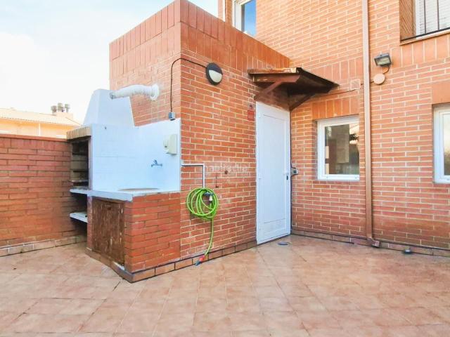 Dúplex en venta en Matadepera. A LAVINGUDA MAS SOT MAGNIFIC DUPLEX 140 m2 DE 4 HAB AMB TERRASSA SUD i PARQUING INCLOS. Dúplex.