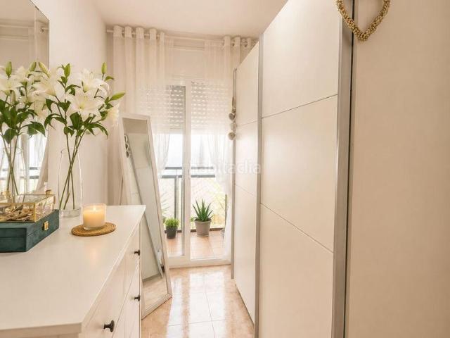Dúplex en venta en Mataró, La Llàntia. Dúplex listo para entrar a vivir con gran terraza y mucha luz natural. Dúplex.