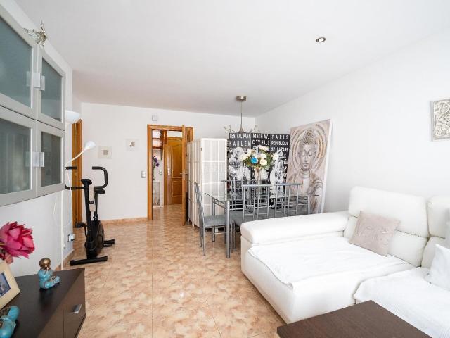 Dúplex en venta en Mataró, La Llàntia. TUS DÍAS AL SOL COMIENZAN AQUÍ VIVE EN LA MEJOR ZONA DE VÍA EUROPA. Dúplex.