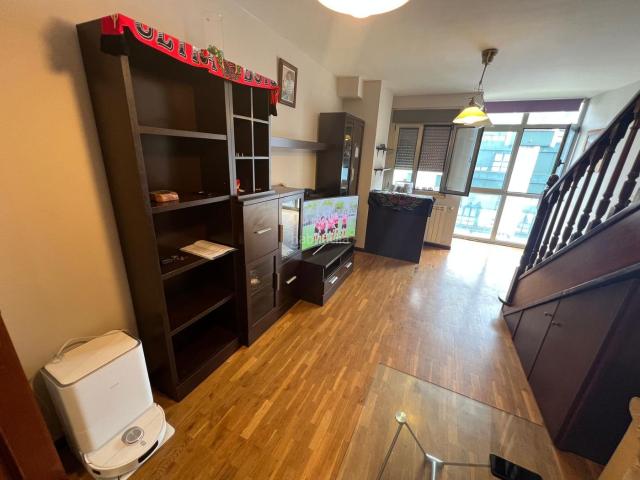 Dúplex en venta en Nava. A 1630: ACOGEDOR Y COQUETO DUPLEX 75M2 UBICADA EN PLENO CENTRO DE LA ZONA NAVA. Dúplex.