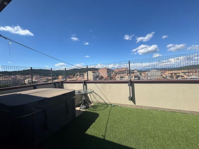 Dúplex en venta en Navàs. Dúplex invertido con terrazas y 2 plazas de parking en el centro de Navàs. Dúplex.