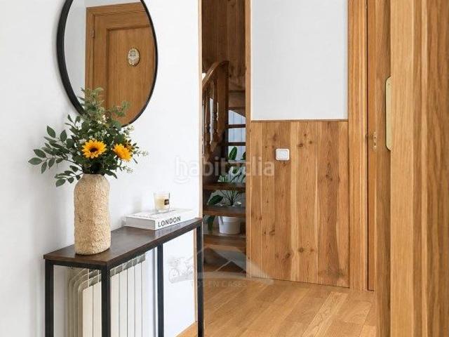 Dúplex en venta en Sort Pirineos. ENCANTADOR DUPLEX REFORMADO EN SORT CON DOS PLAZAS DE PARKING. Dúplex.