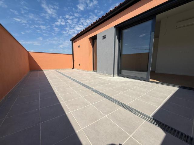 Dúplex en venta en Sabadell, Gràcia. DÚPLEX DE OBRA NUEVA CON TERRAZA Y PISCINA COMUNITARIA. Dúplex.
