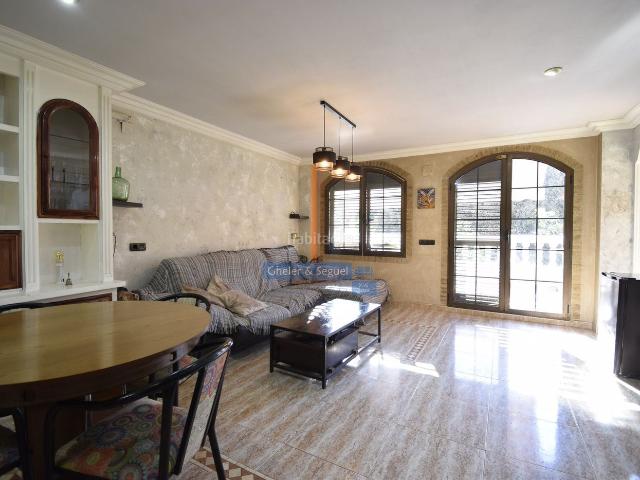 Dúplex en venta en Sagunt, Avenida de Abril 9 de Octubre. Vivienda con gran terraza privada de 125 m en el corazón de Puerto de Sagunto. Dúplex.