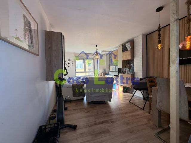 Dúplex en venta en Salamanca, Prosperidad Delicias. Ático dúplex en perfecto estado de conservación con una terraza de aproximadamente 10 m2. Plaza de garaje cerrada incluida. Dúplex.