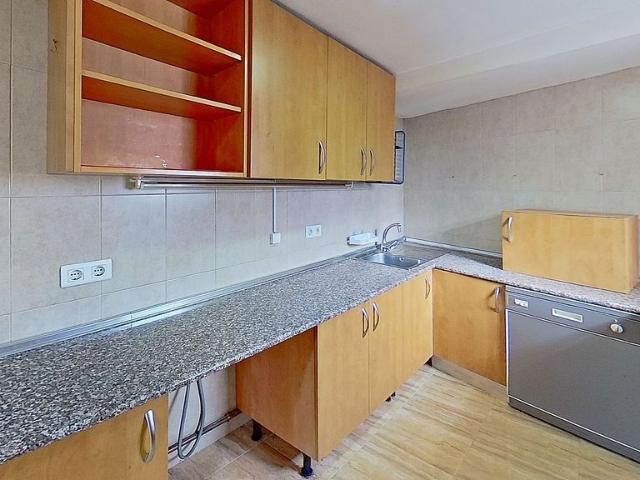 Dúplex en venta en calle Sant Esteve, Sallent, de 178 m² 4 habitaciones por 125.000