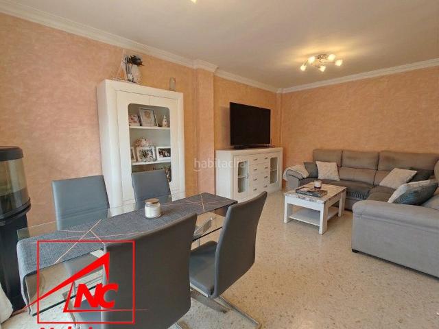 Dúplex en venta en Sanlúcar de Barrameda, El Pino Bajo de Guía. vivienda tipo dúplex situada en Sanlúcar de Barrameda, con una superficie construida de 83 m. La entrada principal se realiza a tr.