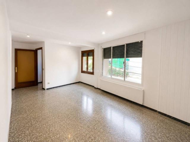 Dúplex en venta en Sant Feliu de Codines. Vivienda exclusiva en venta independiente con jardín y gran potencial en Sant Feliu de Codines. Dúplex Sant Feliu de.