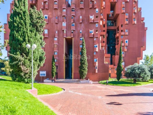 Dúplex en venta en Sant Just Desvern, Centre. Ideal dúplex exterior de 100 m² en el emblemático edificio Walden 7. Dúplex Sant Just.