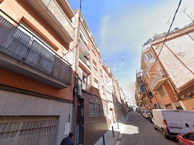 Dúplex en venta en Santa Coloma de Gramenet, El Raval. Se vende piso ALQUILADO en Calle Pons I Pons de Santa Coloma de Gramenet Barcelona. Dúplex Santa Coloma de.