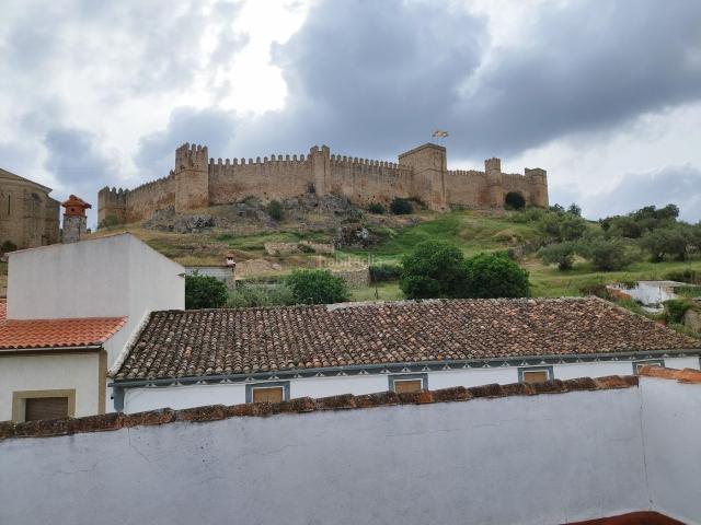 Dúplex en venta en Santa Olalla del Cala. Bonito piso duplex con maravillosas vistas al castillo. Dúplex Santa Olalla del.