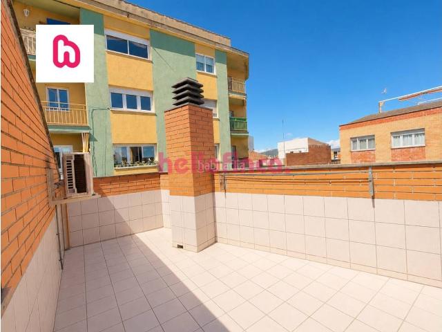 Dúplex en venta en Santa Margarida de Montbui. Luminoso dúplex con terraza y gran amplitud en finca de solo 4 vecinos en Santa Margarida de Montbui. Dúplex Santa Margarida de.