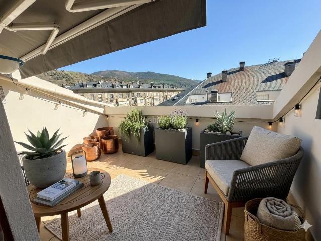 Dúplex en venta en Seu d´Urgell La. AMPLIO DÚPLEX DE 5 HABITACIONES CON TERRAZA Y PLAZA DE PARKING INCLUIDA. Dúplex Seu d´Urgell.