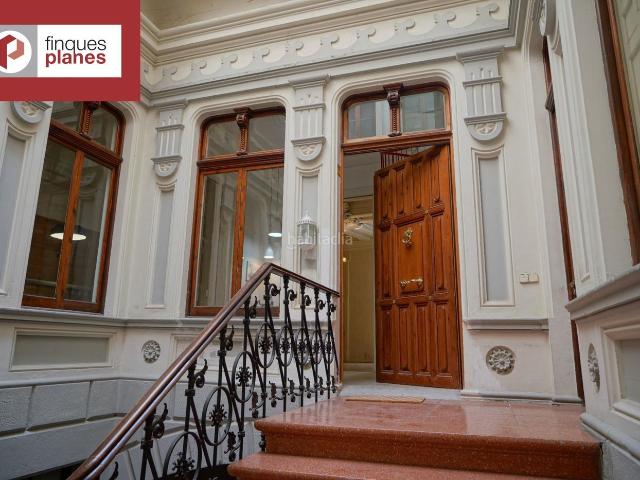 Dúplex en venta en Seu d´Urgell La. Exclusivo dúplex en finca regia con techos artesanados, suelos hidráulicos y espacios diáfanos. Dúplex Seu d´Urgell.