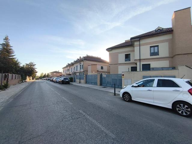Dúplex en Venta en Serranillos del Valle