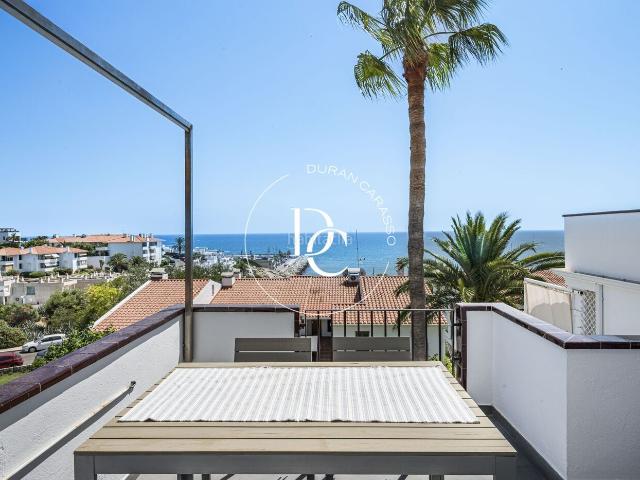 Dúplex en venta en Sitges, Aiguadolç Sant Sebastià Costa Dorada. Duplex de 158 m2 con piscina, vistas y terraza en venta en Aiguadolç, Sitges. Dúplex.