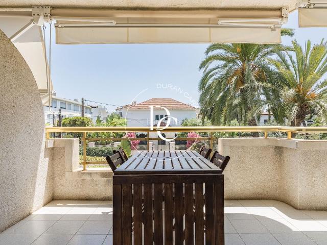 Dúplex en venta en Sitges, Can Girona Terramar Vinyet Costa Dorada. Duplex de lujo de 161 m2 con piscina, vistas y terraza en venta en Vinyet, Sitges. Dúplex.