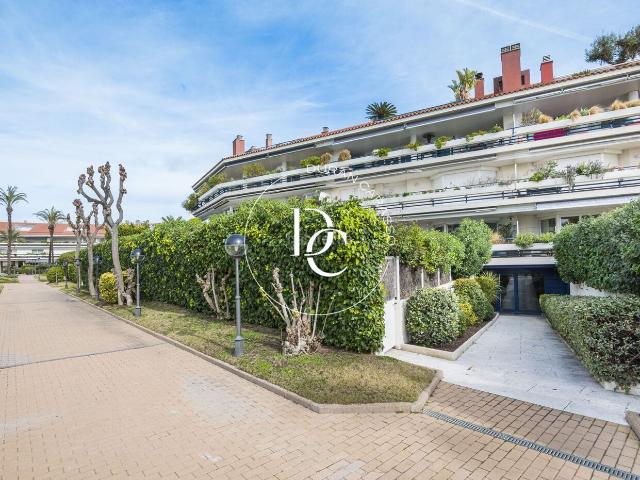 Dúplex en venta en Sitges, Can Girona Terramar Vinyet Costa Dorada. Duplex de lujo de 273 m2 con vistas y terraza en venta en Terramar, Sitges. Dúplex.