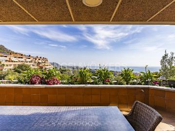 Dúplex en venta en Sitges, Les Botigues de Sitges Costa Dorada. Impresionante dúplex con vistas panorámicas que le fascinará. Dúplex.