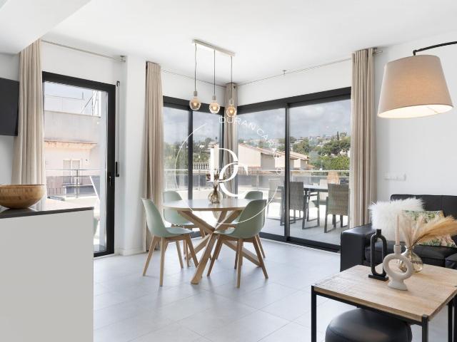 Dúplex en venta en Sitges, Vallpineda Santa Bàrbara Costa Dorada. Duplex de 86 m2 con vistas y terraza en venta en Sitges. Dúplex.