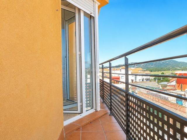 Dúplex en venta en Palafolls. DÚPLEX CON TERRAZA FINCA DEL 2005. Dúplex.