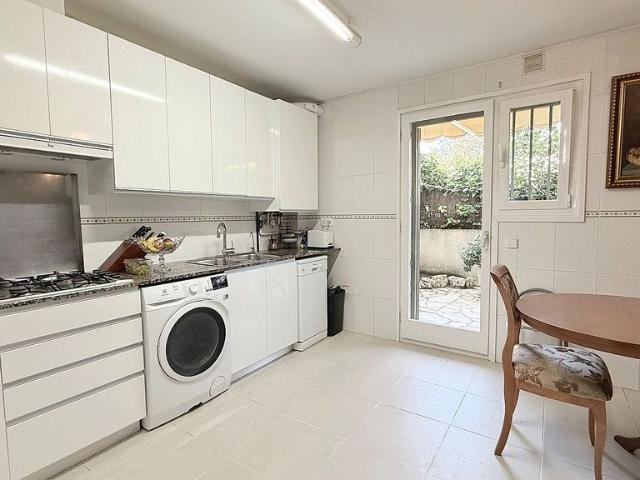 Dúplex en venta en pasaje Mercè Rodoreda, Castelldefels, de 115 m² 3 habitaciones por 675.000