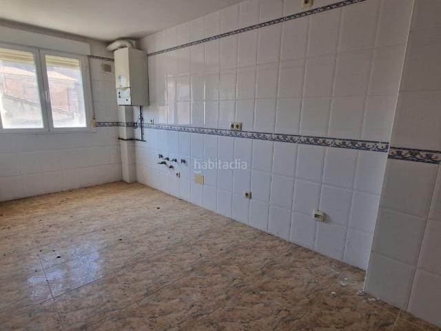 Dúplex en venta en Peñaranda de Bracamonte. SE VENDE PRECIOSO DUPLEX NUEVO DE 4 DORMITORIOS EN CENTRO DE PEÑARANDA. Dúplex Peñaranda de.