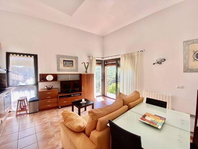 Dúplex en venta en plaza Dels Gegants, Castellfollit de la Roca, de 72 m² 1 habitación por 195.000