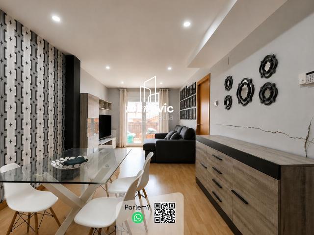 Dúplex en venta en Roda de Ter. Terrassa, llum natural i espais versàtils. Dúplex Roda de.